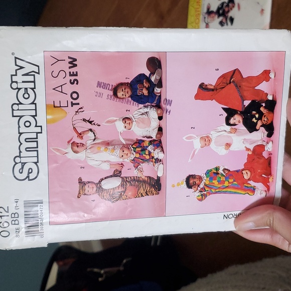 Bundle of sewing Costume Patterns - Picture 4 of 7